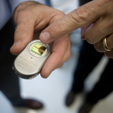 This implantable medical device, developed by professors Robert Langer and Michael Cima and colleagues, allows repeated wireless drug delivery in lieu of injections.