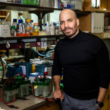 Photo of Eliezer Calo in his lab, wearing a black shirt
