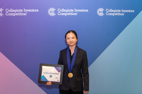 Linzixuan (Rhoda) Zhang holding the medal she won in the 2024 Collegiate Inventors Competition 