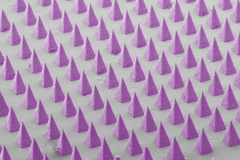 Rows of purple triangles with depicting peptide-coated microneedle patches for immune cell monitoring and modulation.